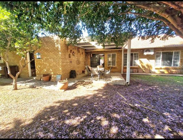 3 BEDROOM TOWNHOUSE FOR SALE IN SINOVILLE